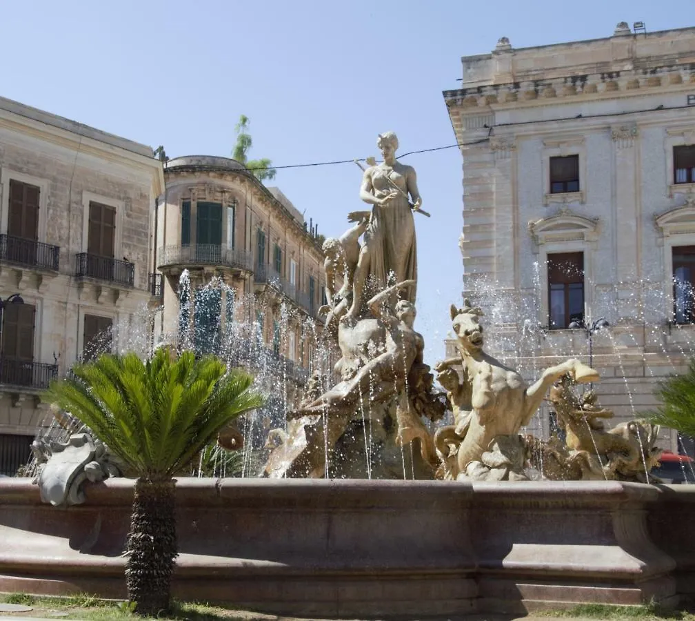 Casa Nagalè- Una suite di charme nel cuore di Ortigia a 50 mt dal mare Syracuse
